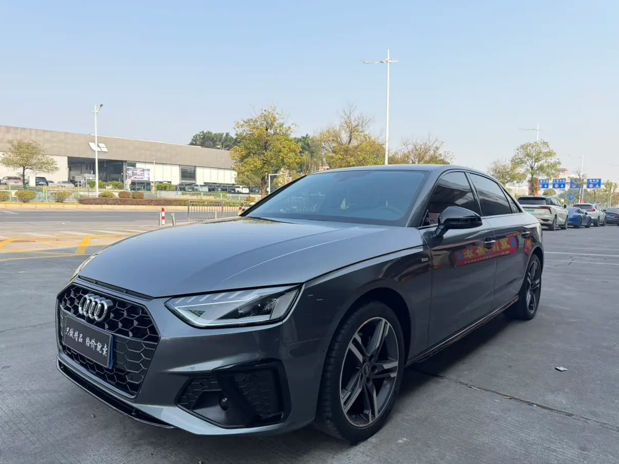 Audi A4L 2022 г. 70146 км.