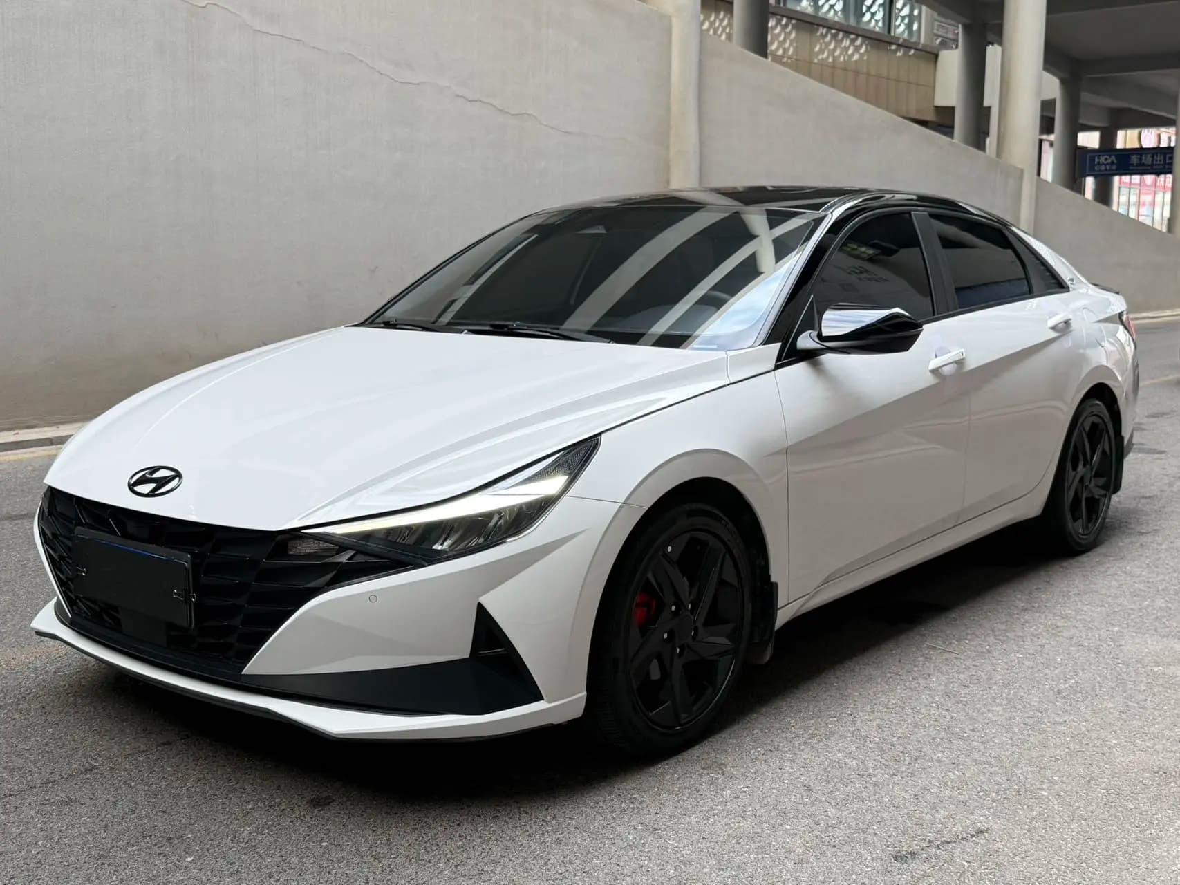 Hyundai Elantra 2023 г. 38022 км.
