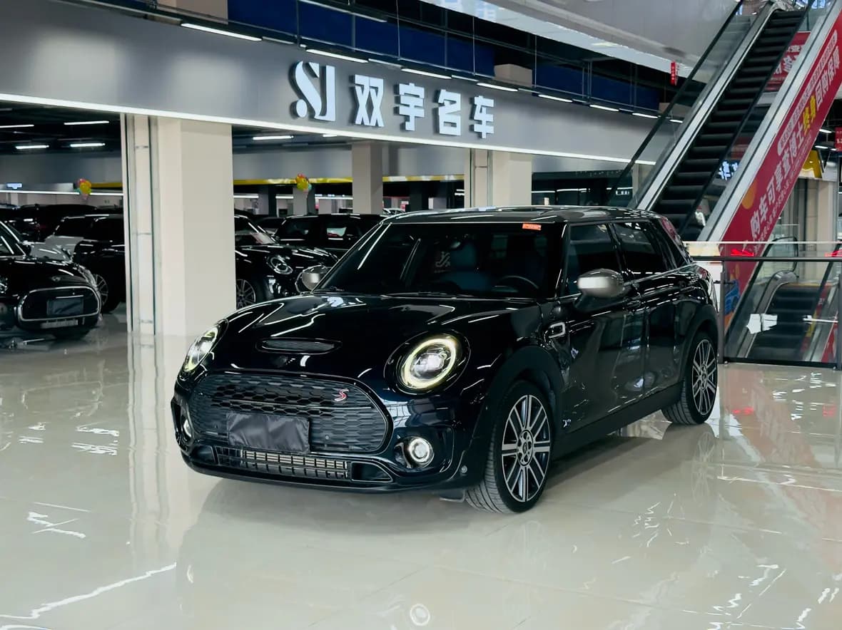 MINI CLUBMAN 2022 г. 54122 км.
