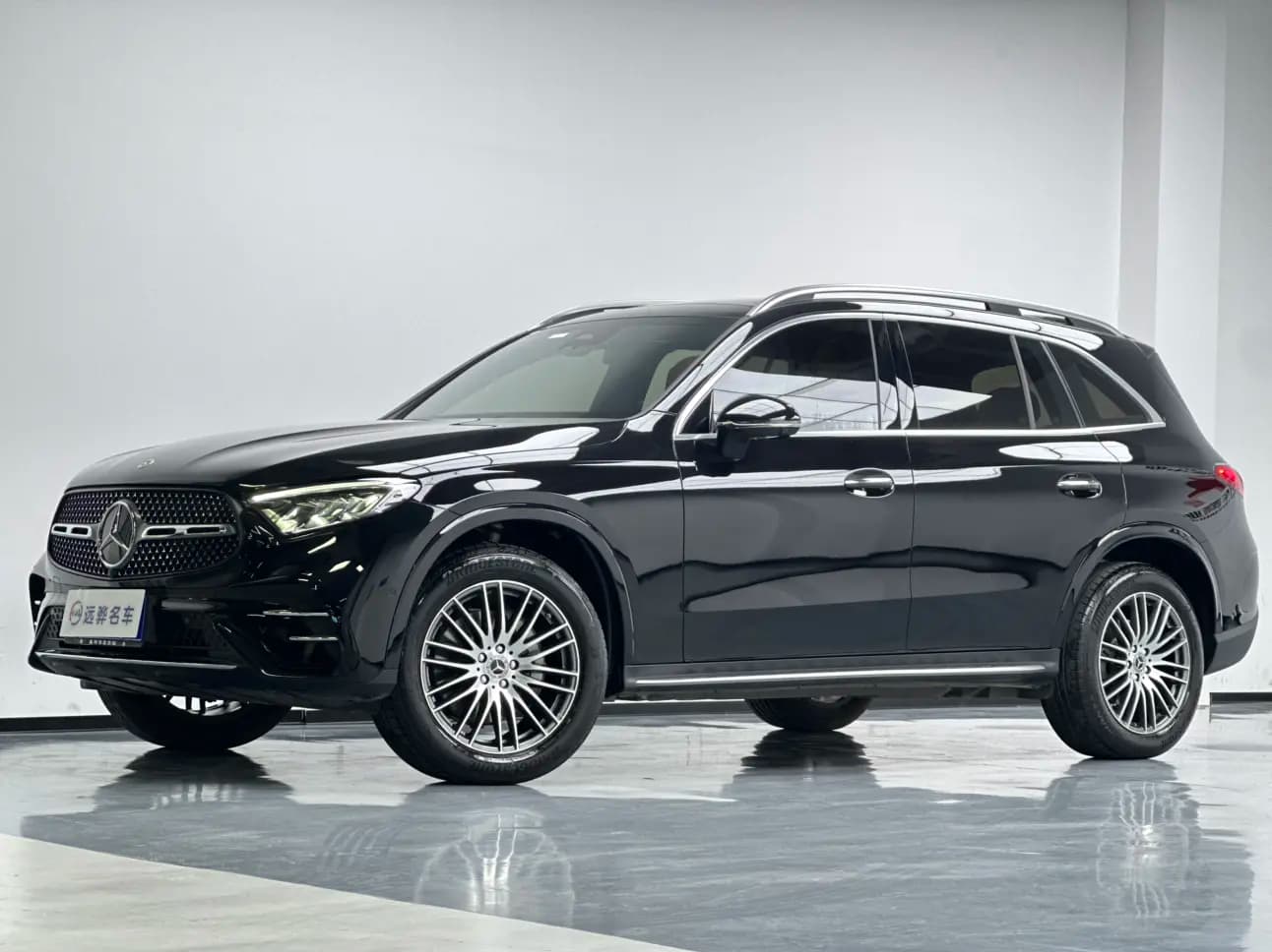 Mercedes-Benz GLC 2025 г. 7027 км.