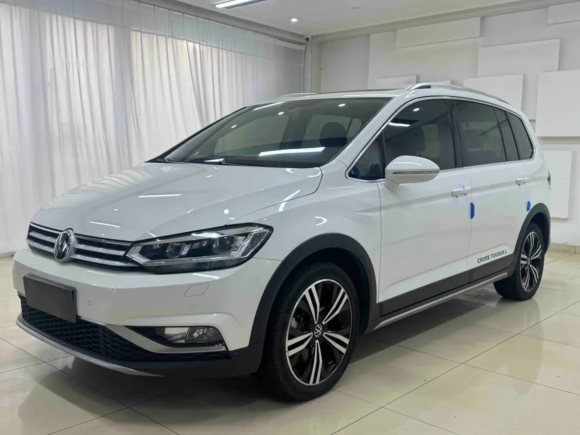 Volkswagen Touran L 2021 г. 40080 км.