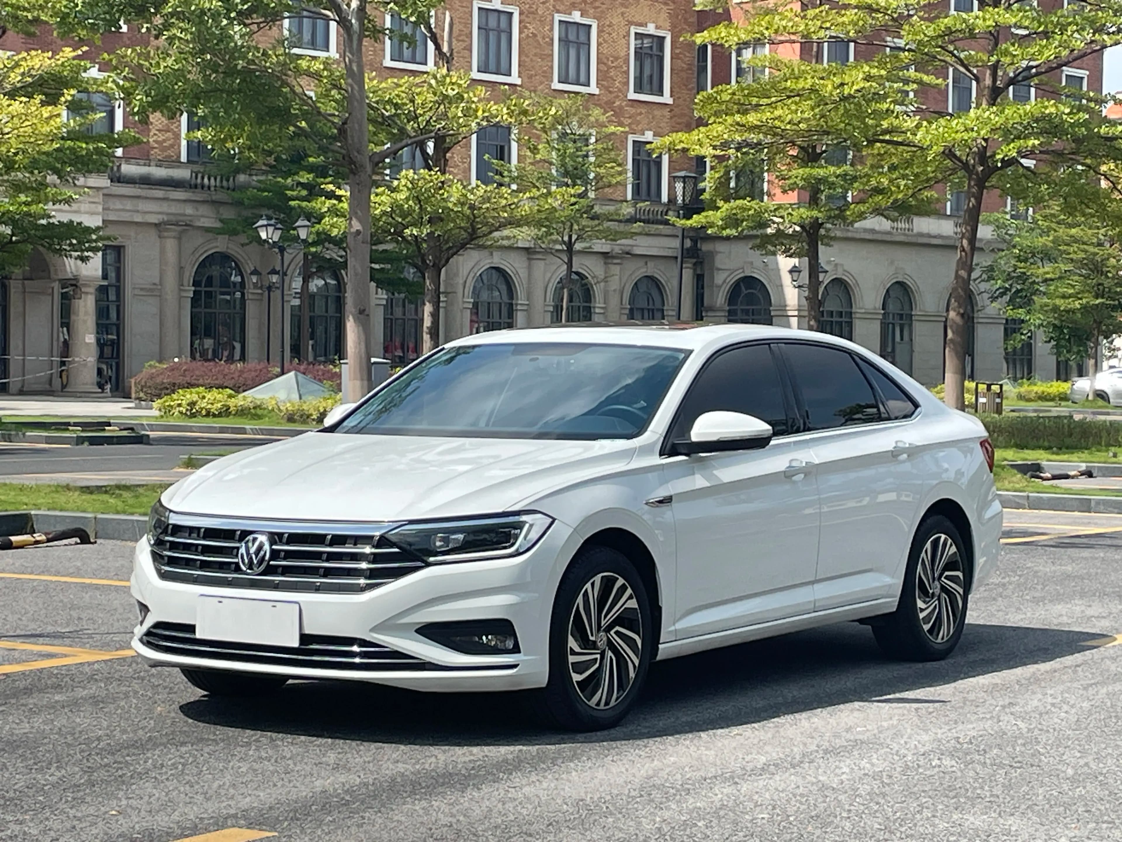 Volkswagen Sagitar 2022 г. 48075 км.