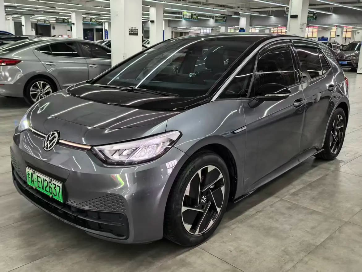 Volkswagen ID.3 2024 г. 49000 км.