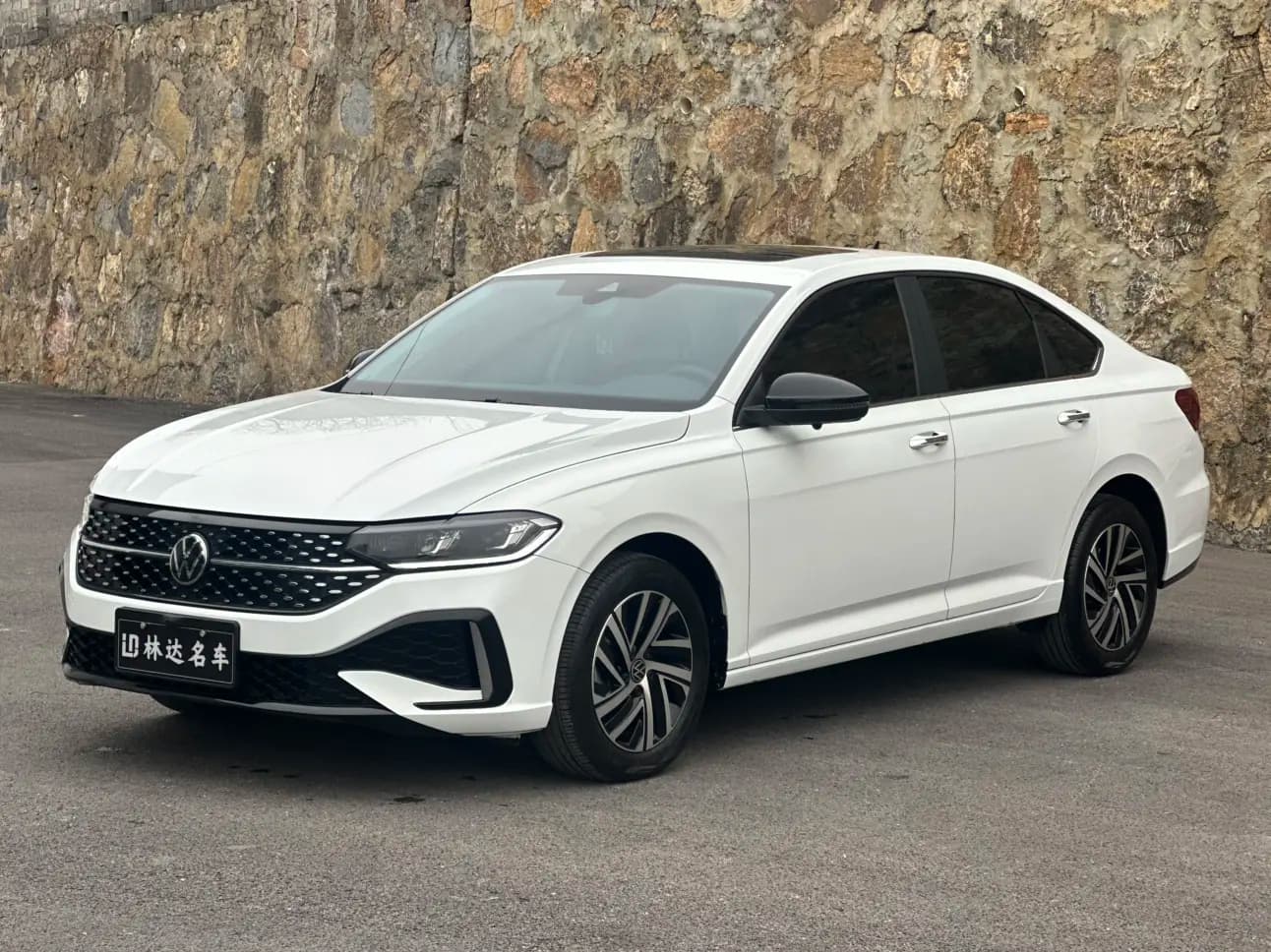 Volkswagen Lavida 2024 г. 13005 км.