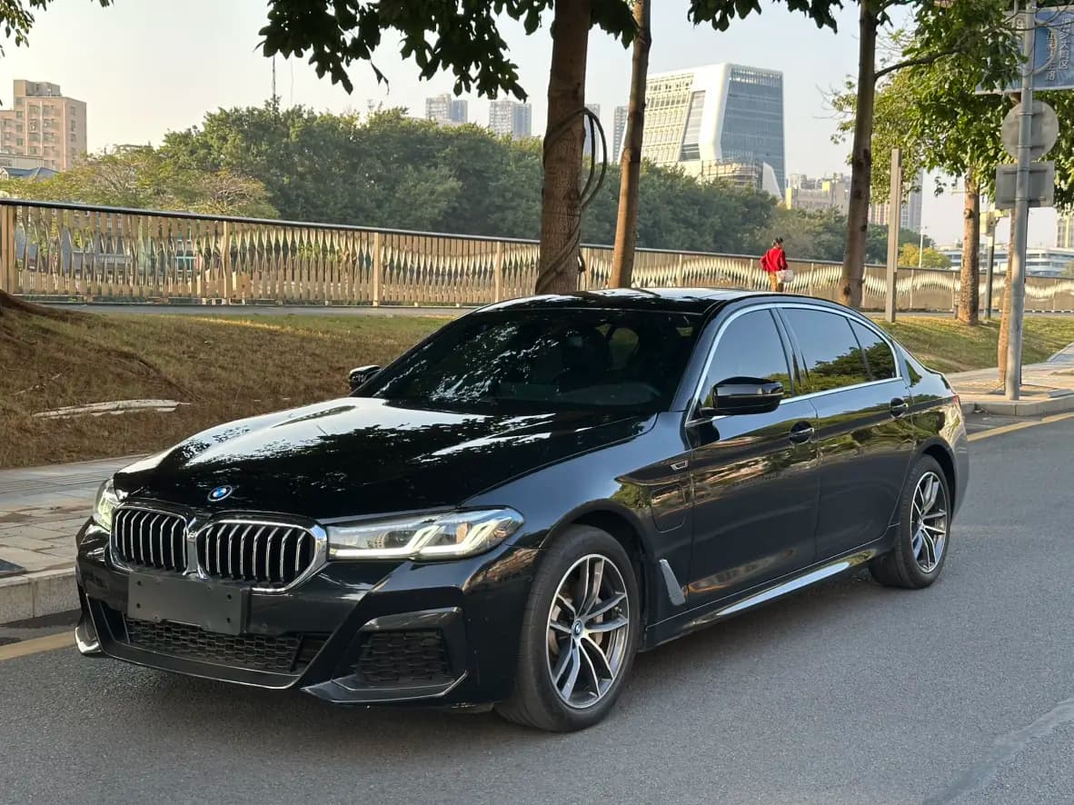 BMW 5 Series PHEV 2022 г. 99067 км.