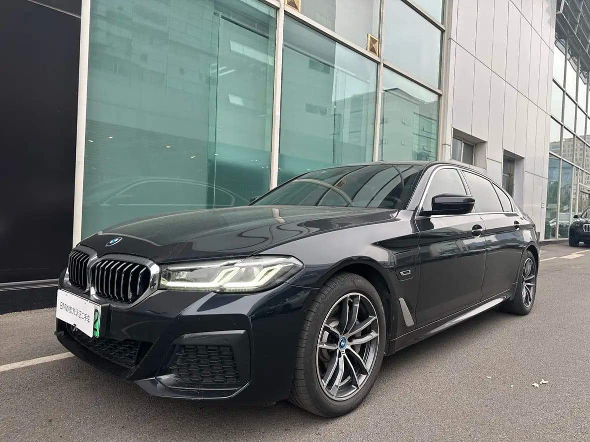 BMW 5 Series PHEV 2022 г. 82110 км.
