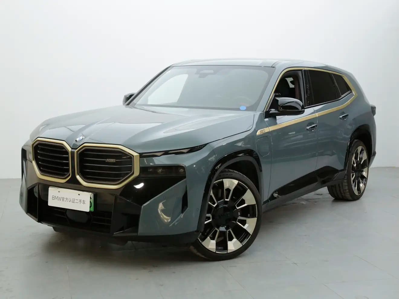 BMW XM 2023 г. 13029 км.