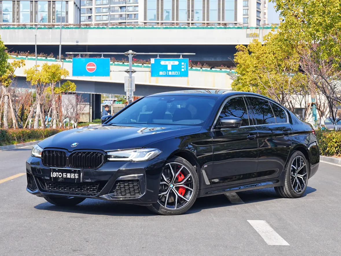 BMW 5 Series 2022 г. 54083 км.