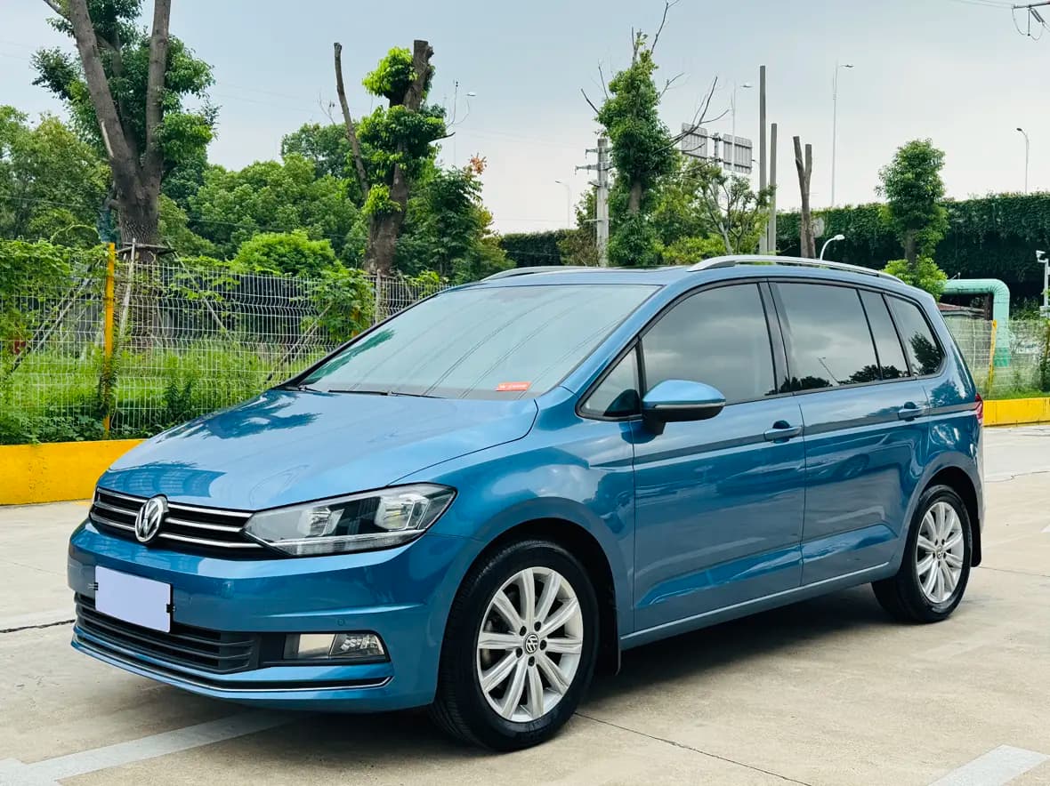 Volkswagen Touran L 2021 г. 90074 км.
