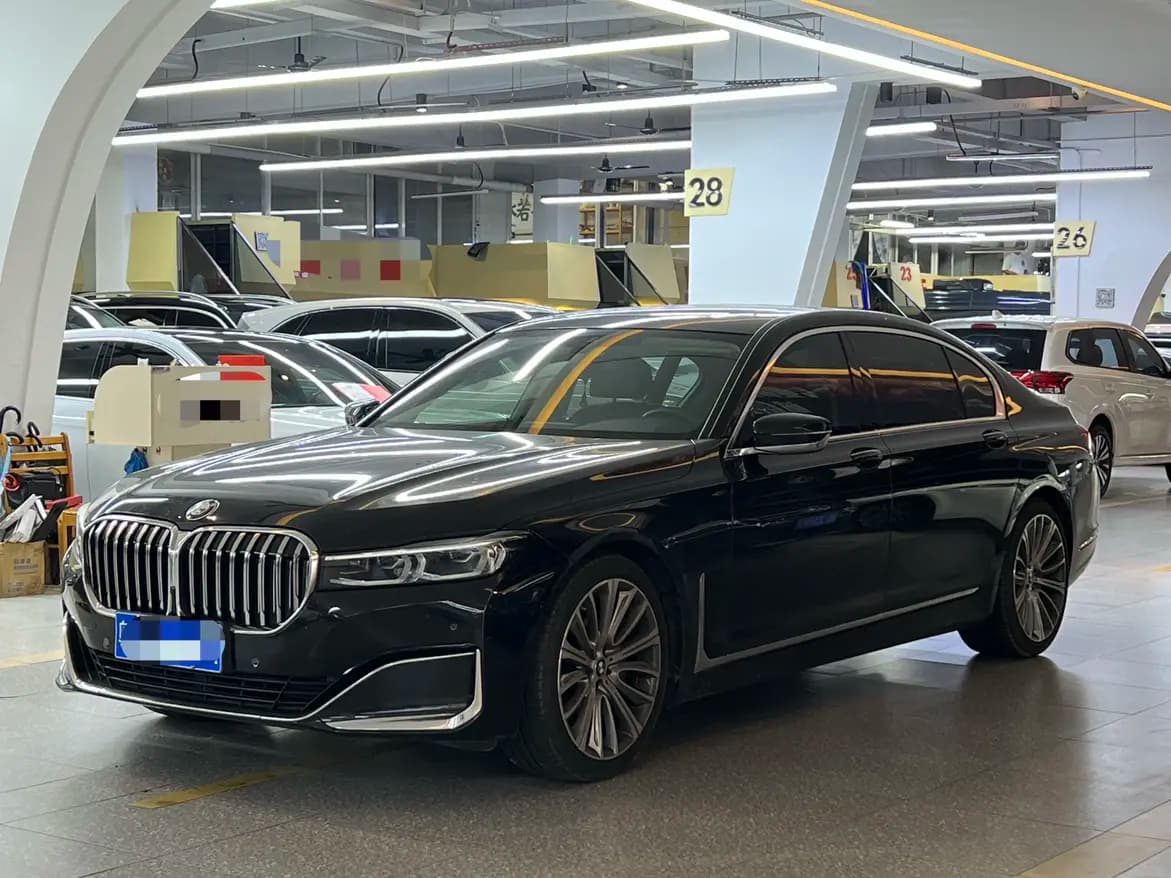 BMW 7 Series 2021 г. 67122 км.