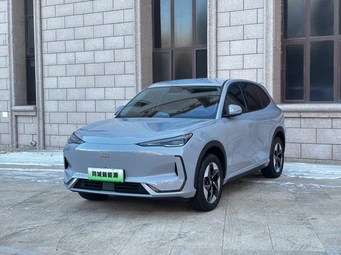 Geely Galaxy E5 2025 г. 5071 км.