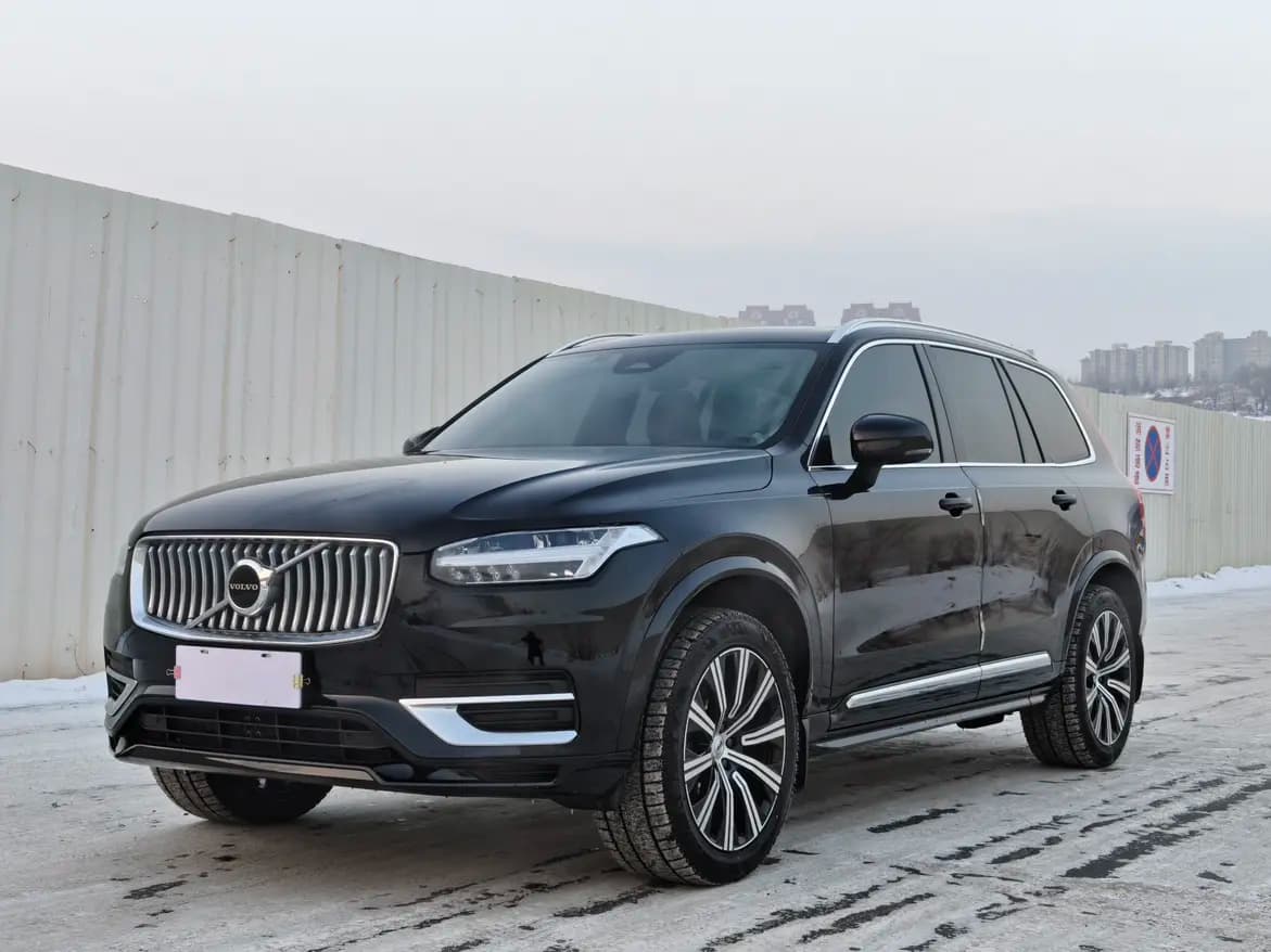 Volvo XC90 2025 г. 9085 км.