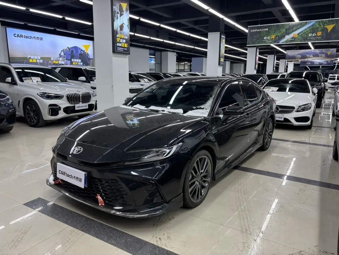Toyota Camry 2025 г. 5060 км.