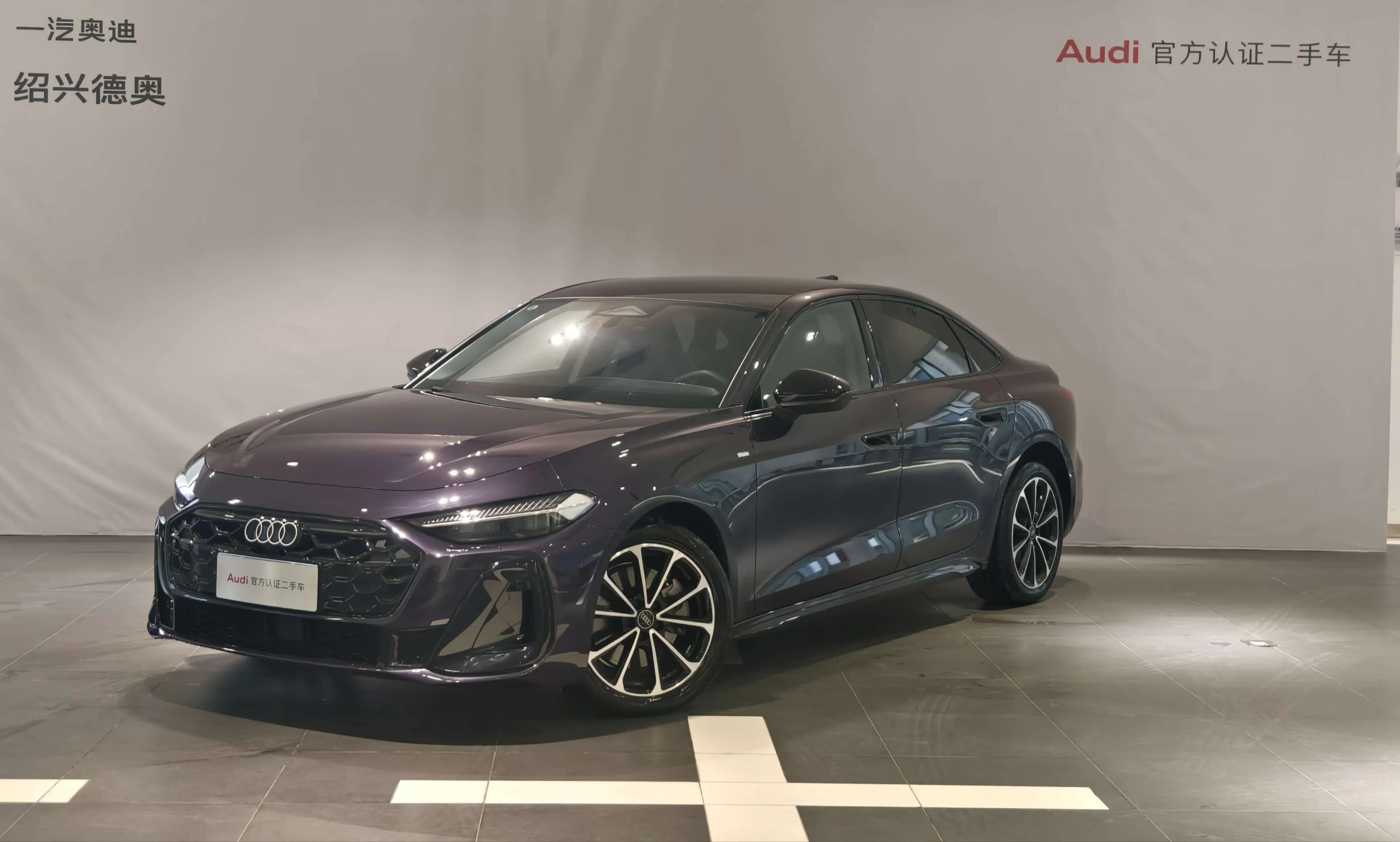 Audi A5L 2025 г. 3044 км.
