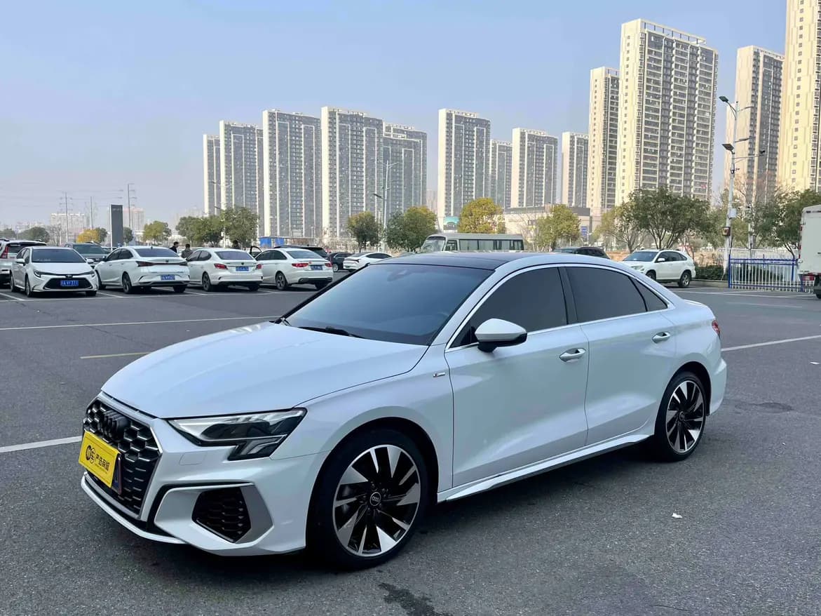 Audi A3 2022 г. 76096 км.
