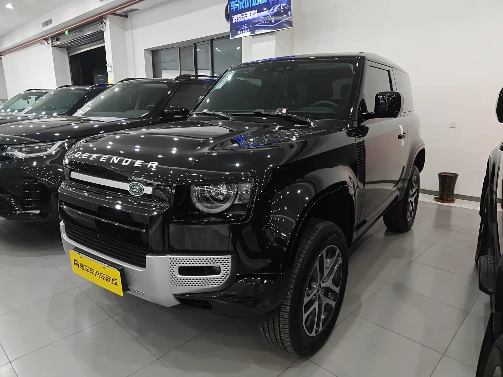 Land Rover Guard 2022 г. 4614 км.