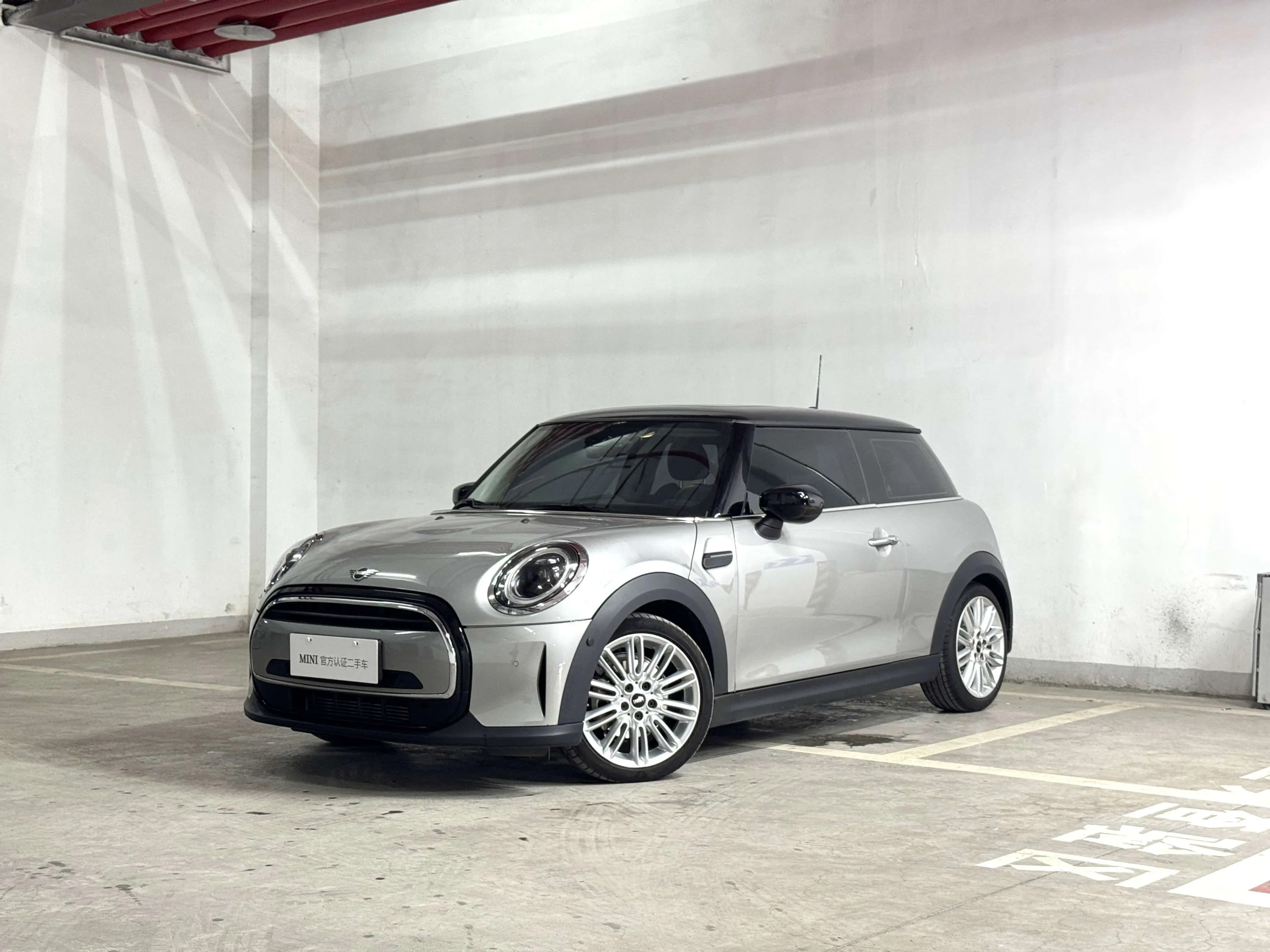 MINI 2023 г. 33600 км.