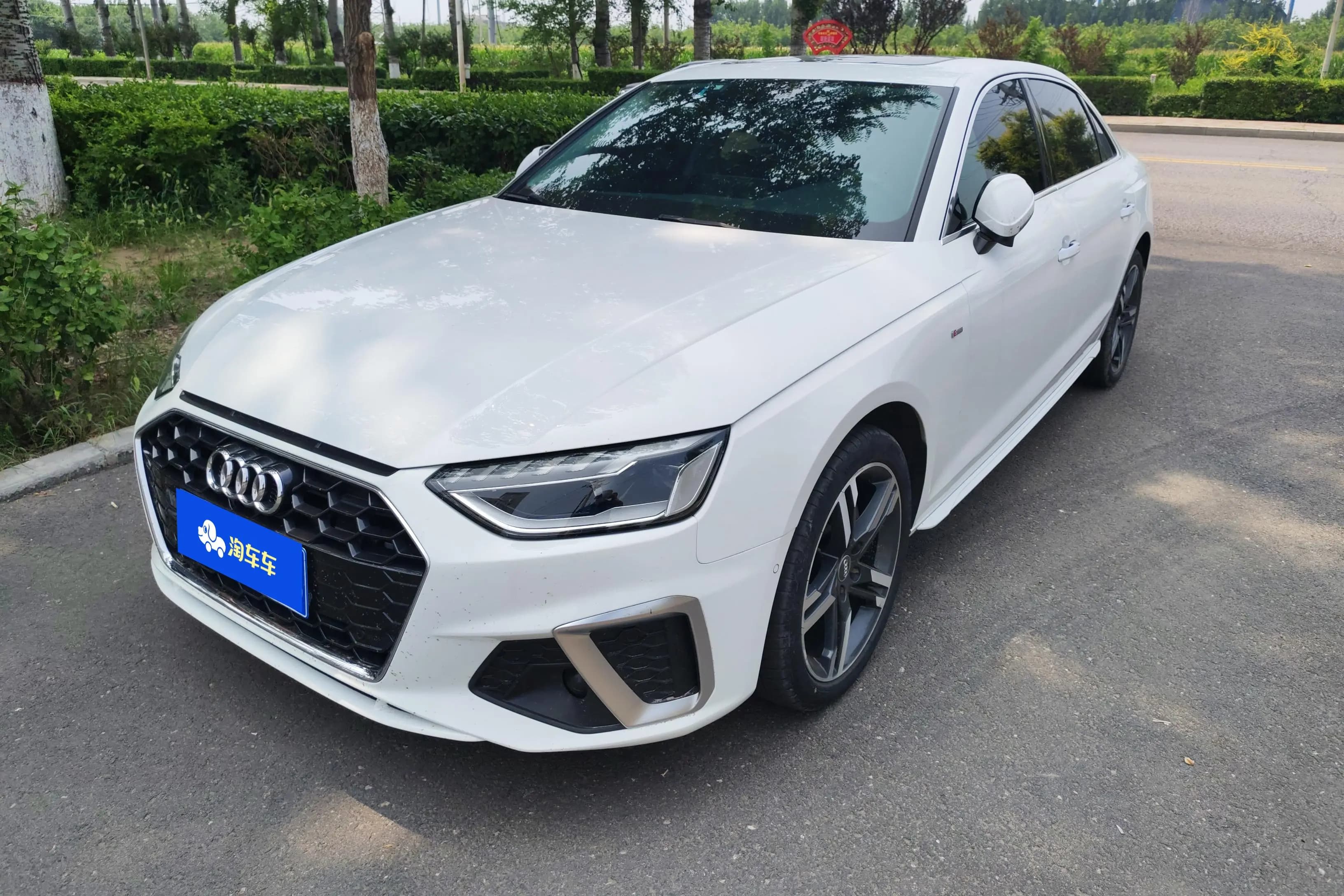Audi A4L 2022 г. 46726 км.