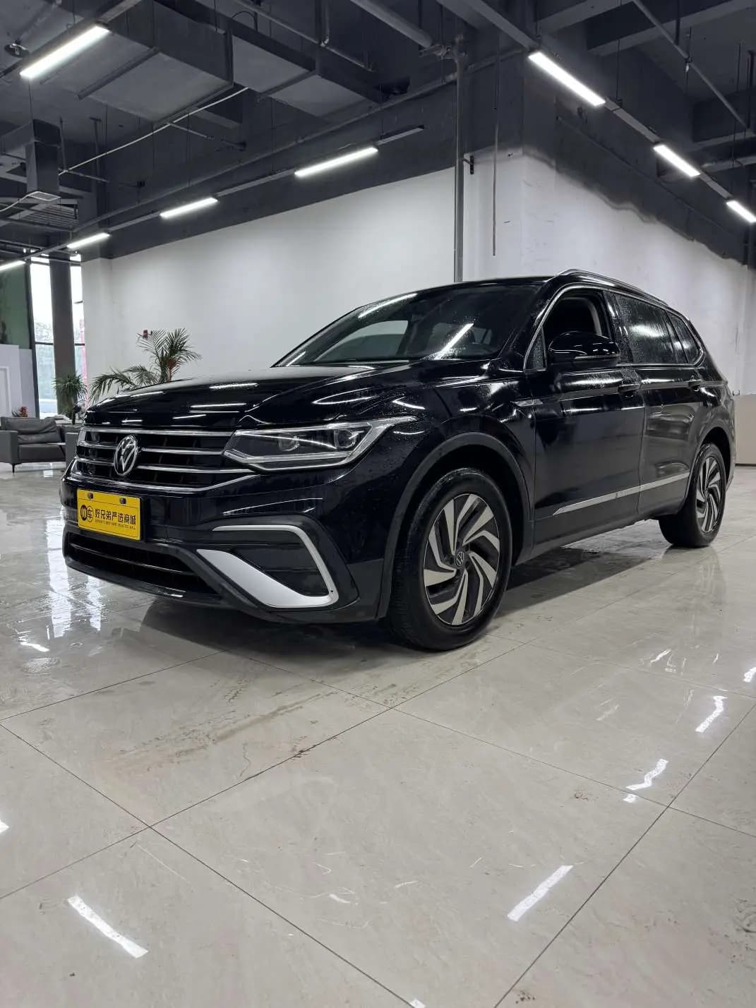 Volkswagen Tiguan L 2022 г. 32835 км.