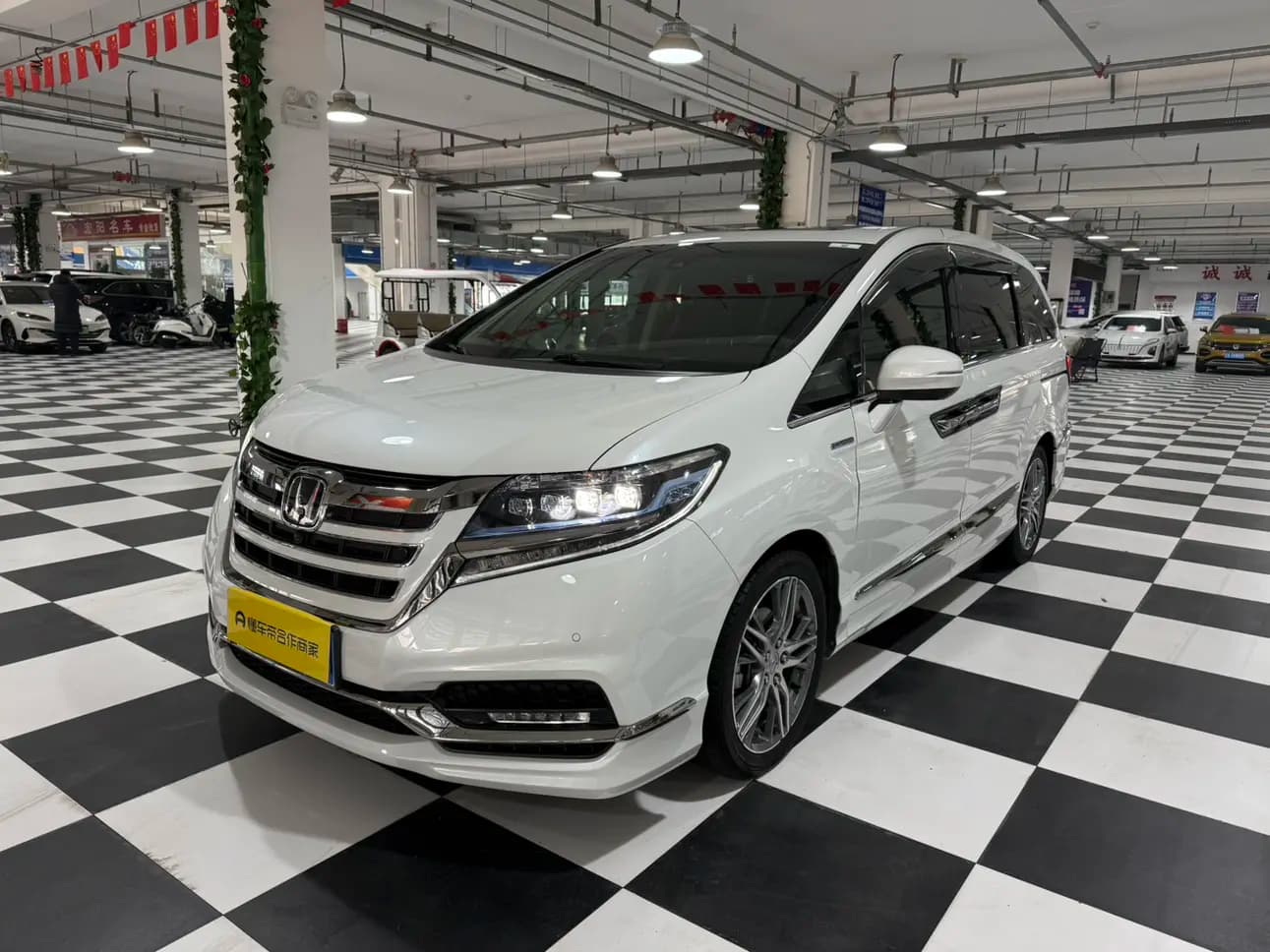 Honda Elysion 2021 г. 110079 км.