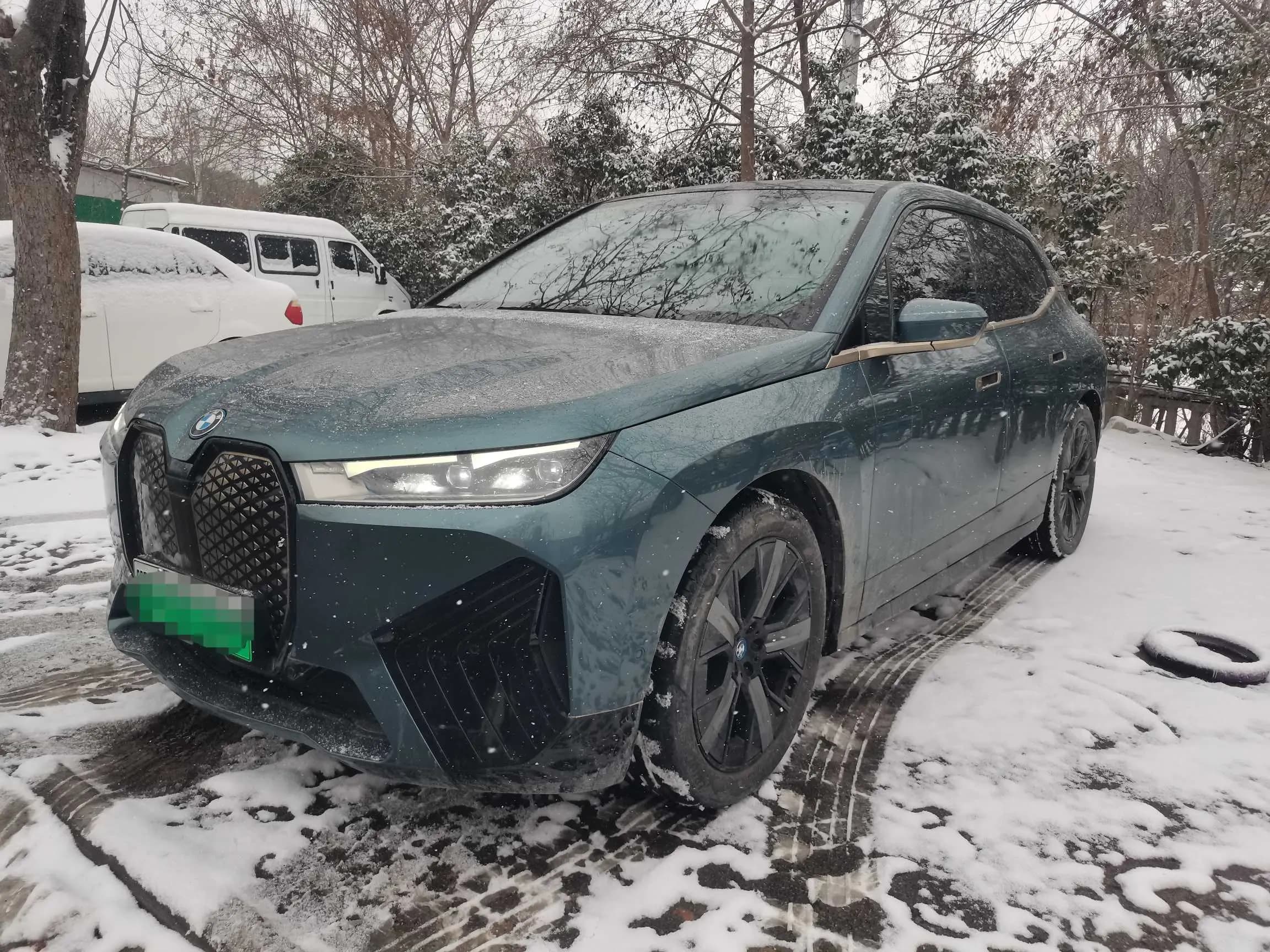 BMW iX 2022 г. 28129 км.