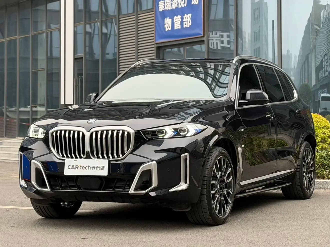 BMW X5 2025 г. 17086 км.