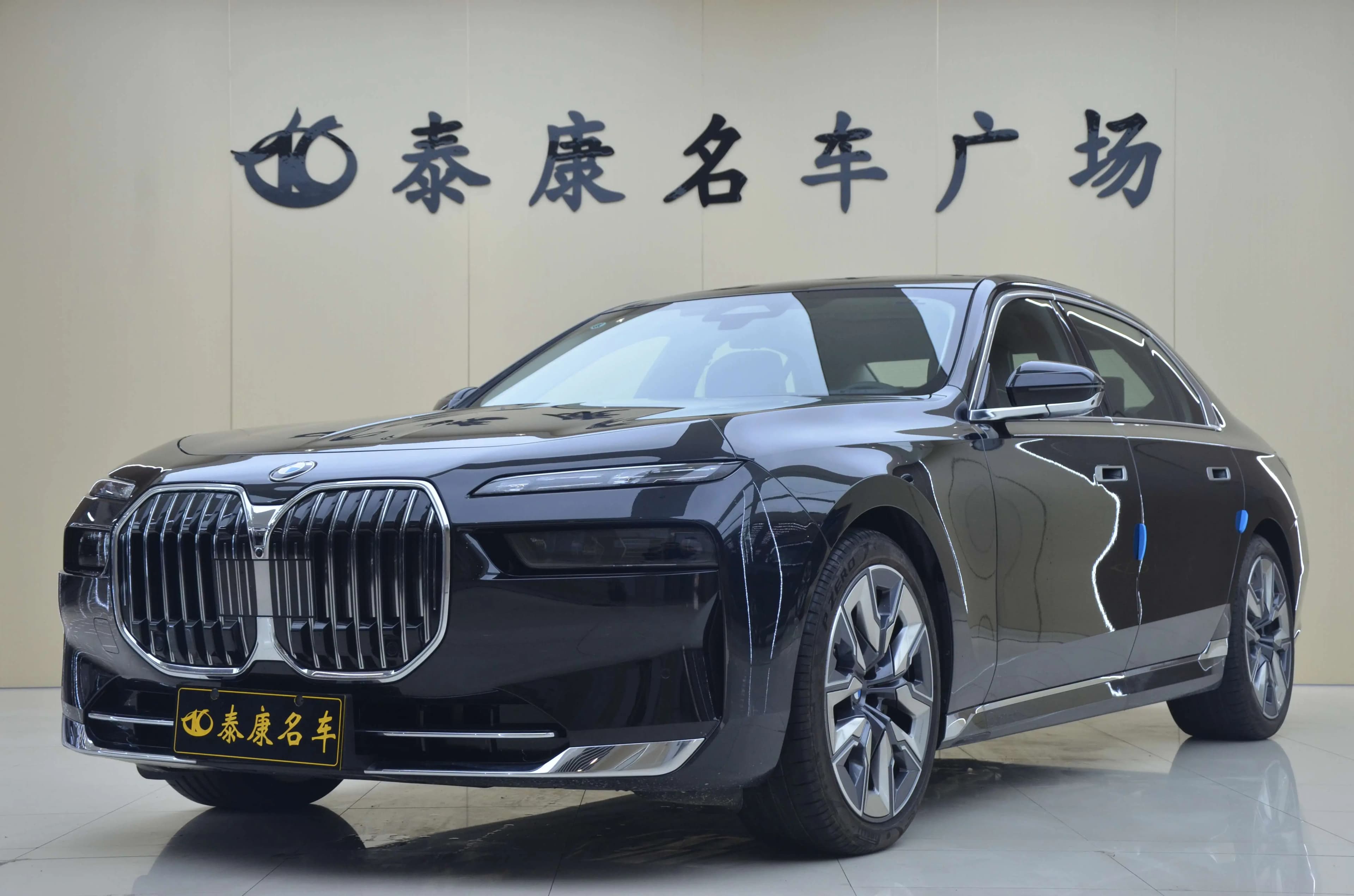 BMW 7 Series 2025 г. 725 км.