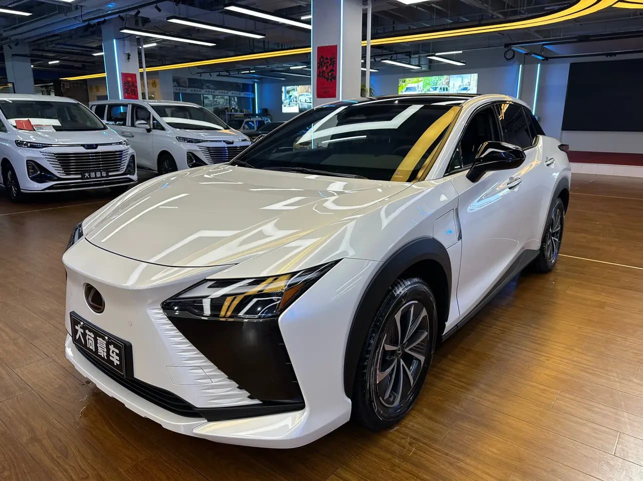 Lexus RZ 2024 г. 11792 км.