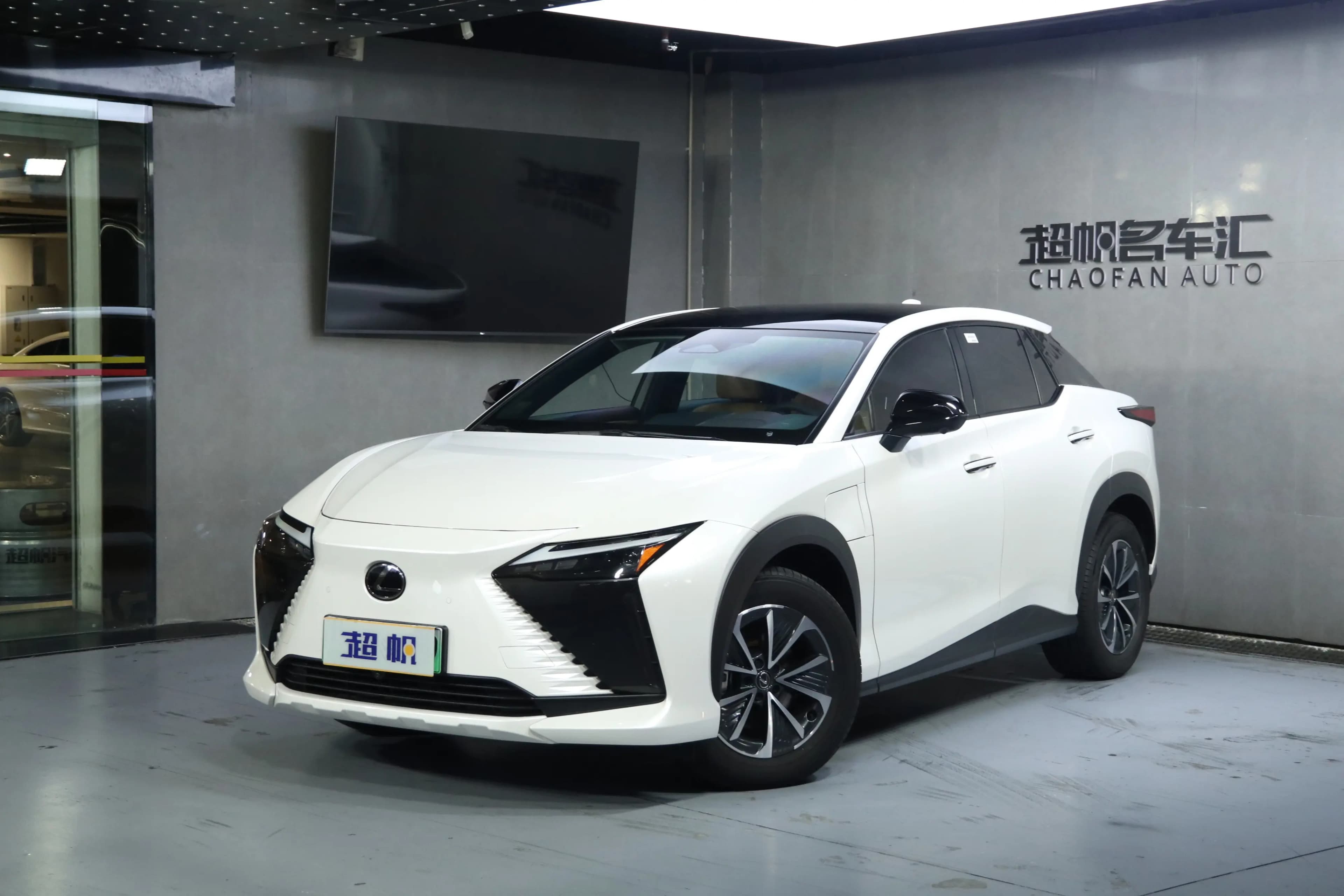 Lexus RZ 2023 г. 30797 км.