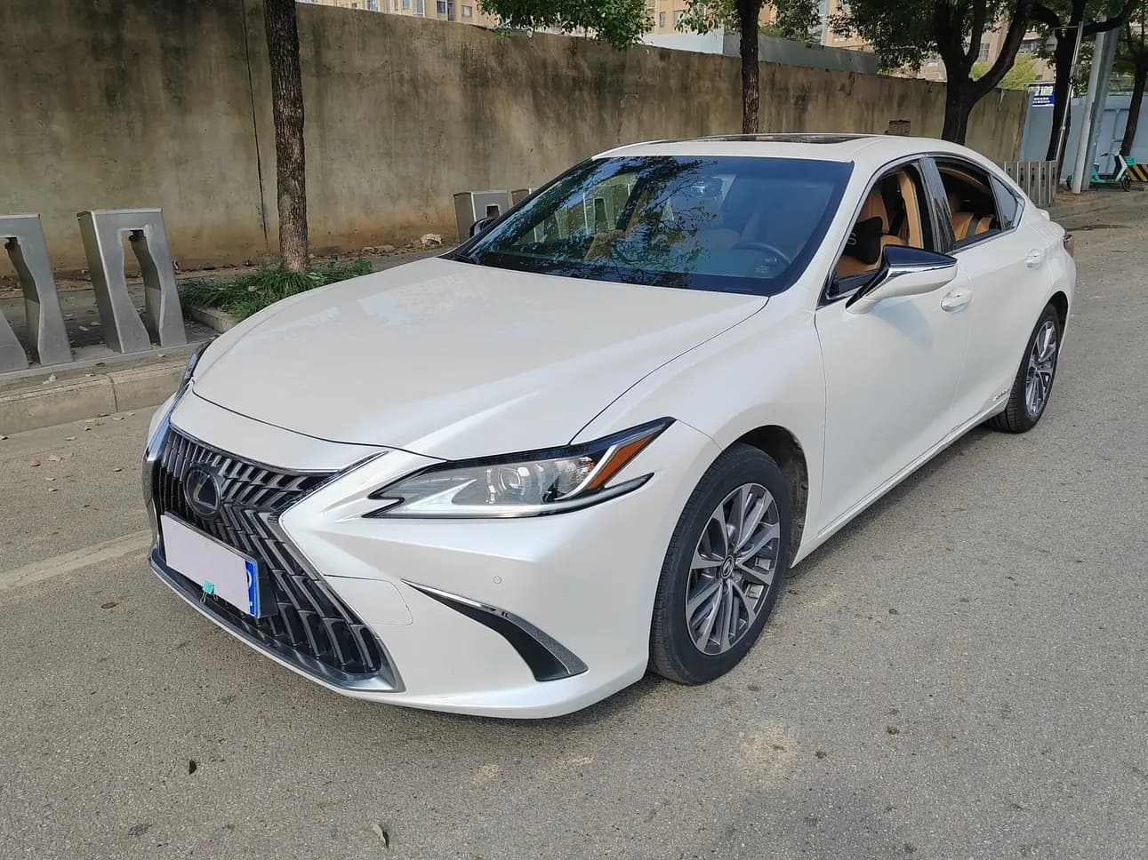 Lexus ES 2022 г. 80021 км.