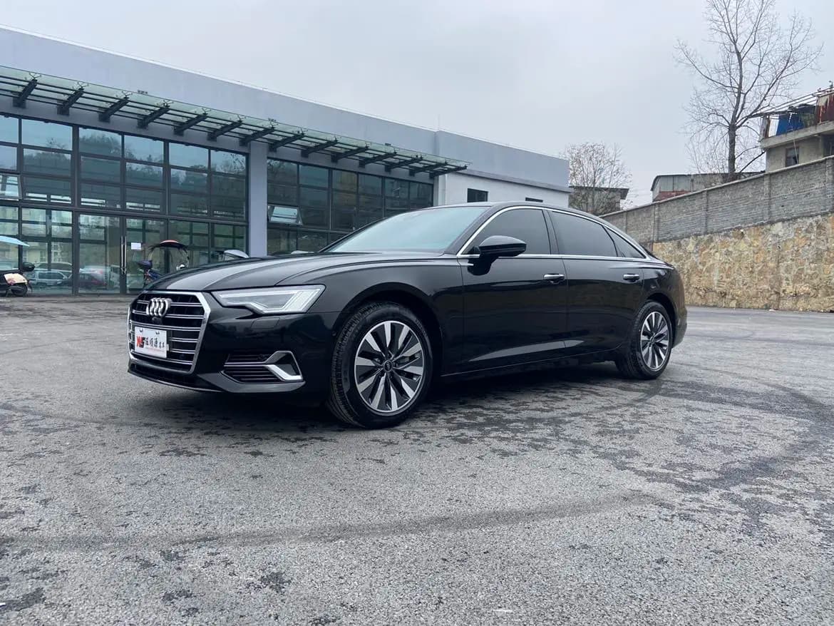 Audi A6L 2023 г. 19004 км.