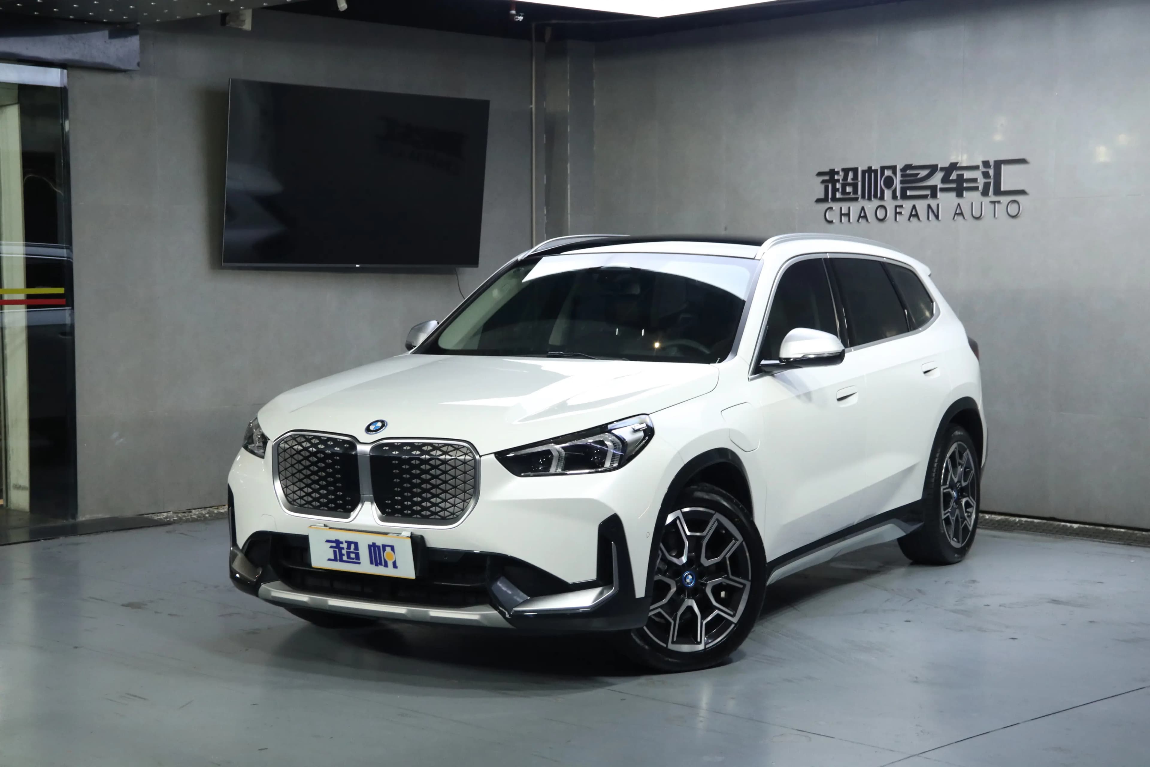 BMW iX1 2024 г. 36085 км.