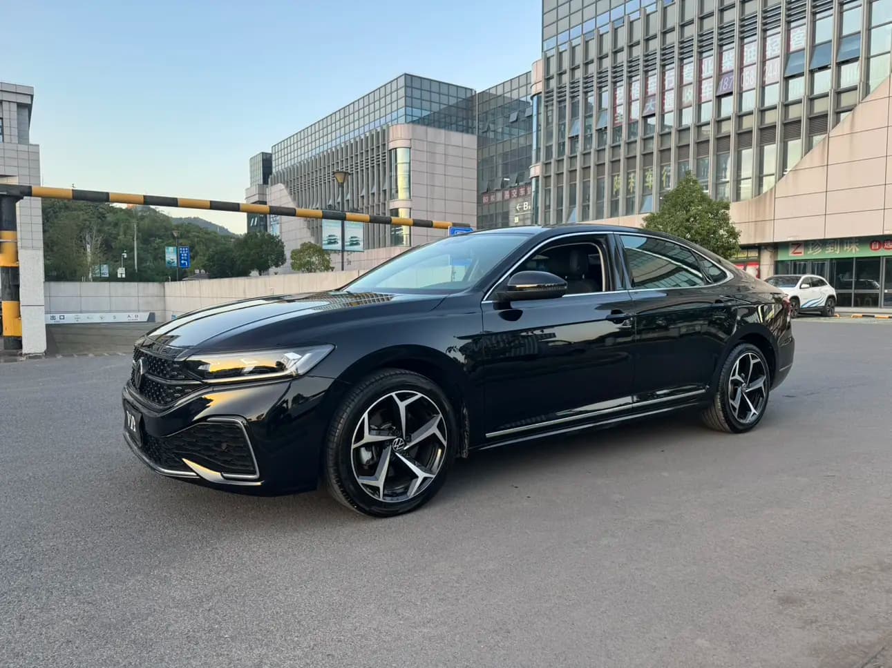 Volkswagen Passat 2023 г. 24149 км.