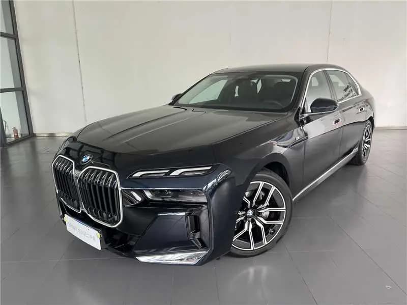 BMW 7 Series 2025 г. 3600 км.