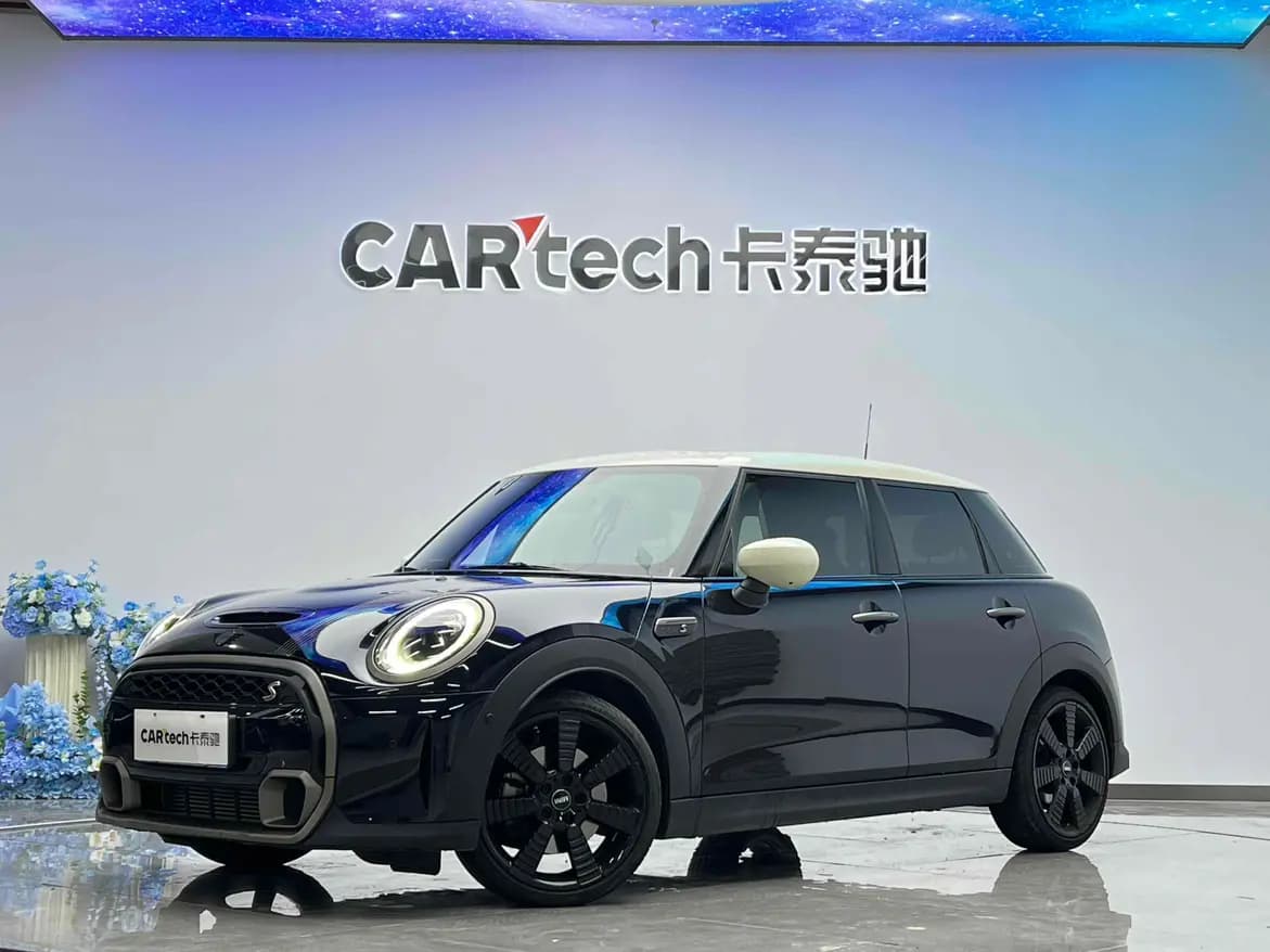 MINI 2023 г. 26123 км.