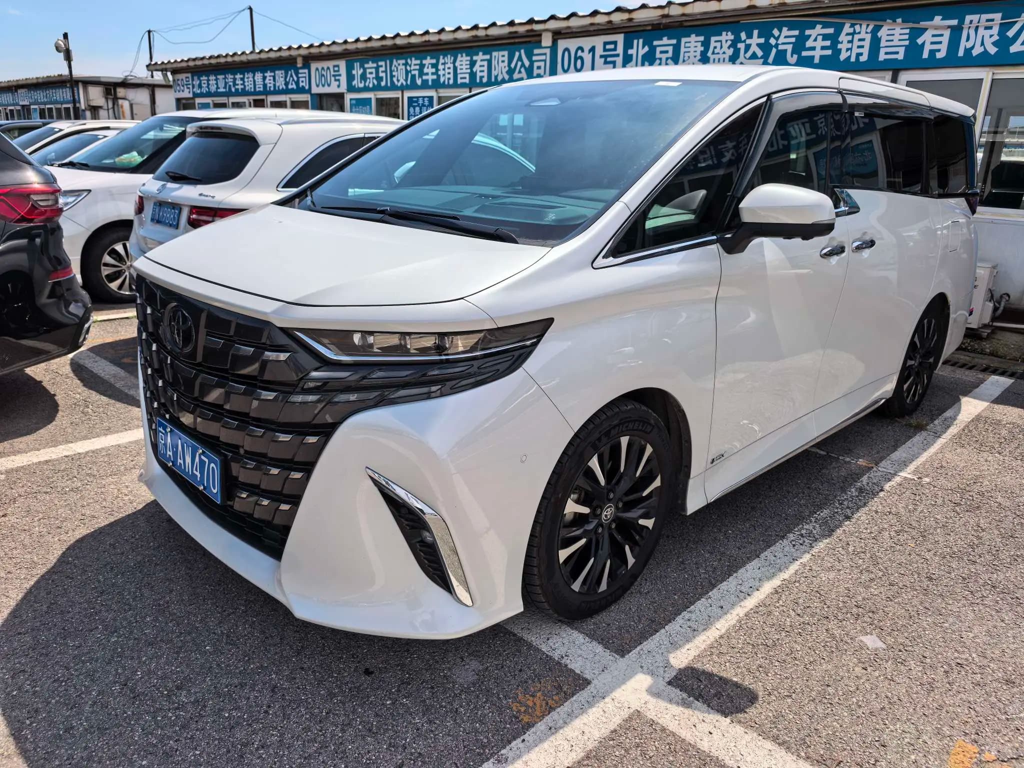 Toyota Alphard 2023 г. 19027 км.