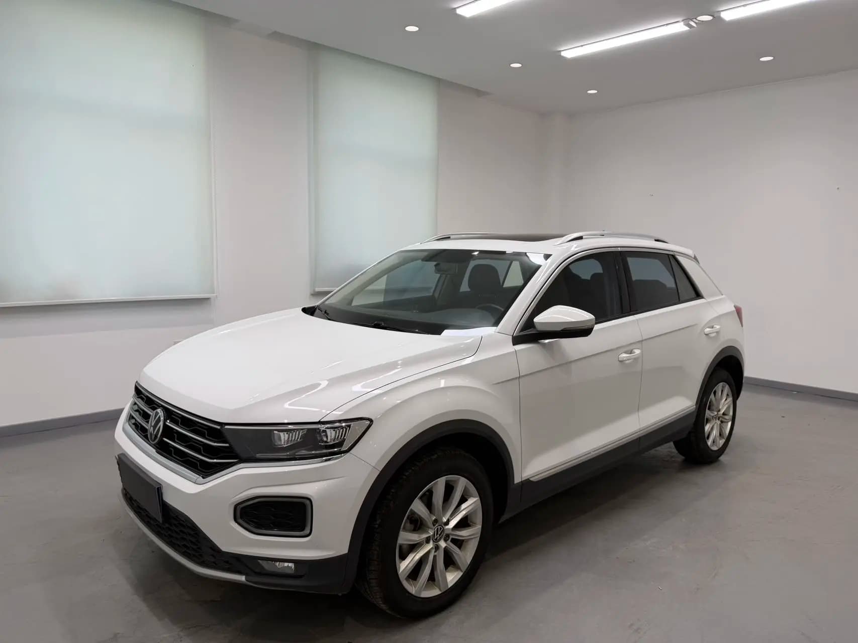 Volkswagen T-Roc 2023 г. 28142 км.