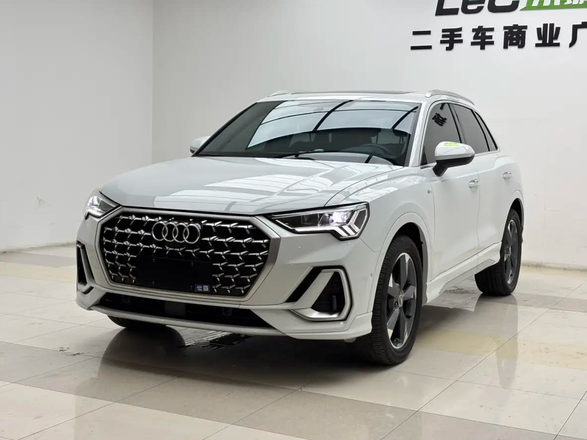 Audi Q3 2024 г. 10115 км.