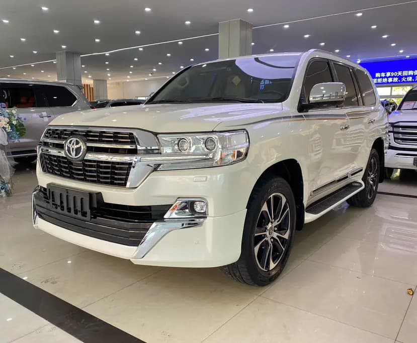 Toyota Land Cruiser 2023 г. 33104 км.