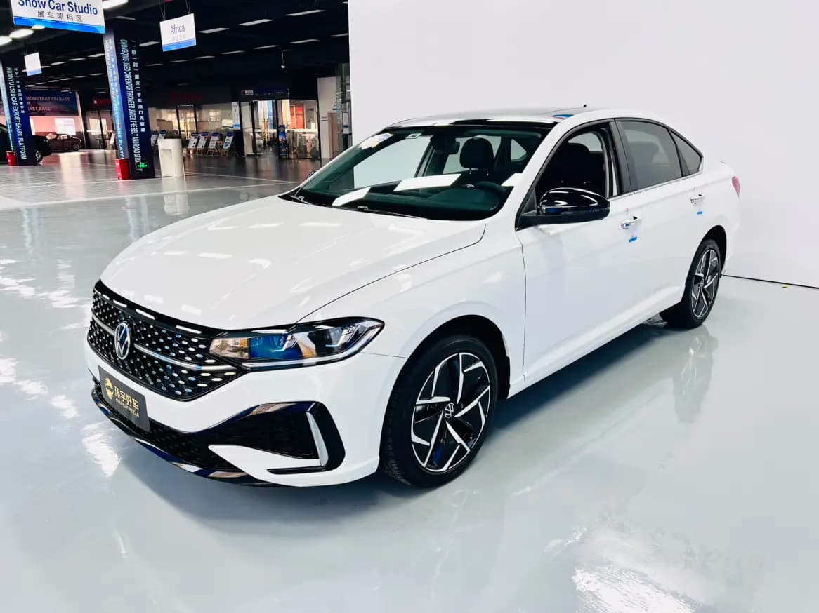 Volkswagen Lavida 2023 г. 16028 км.