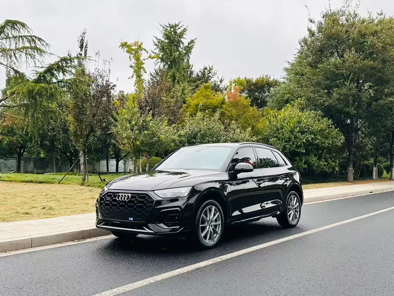 Audi Q5L 2023 г. 30069 км.