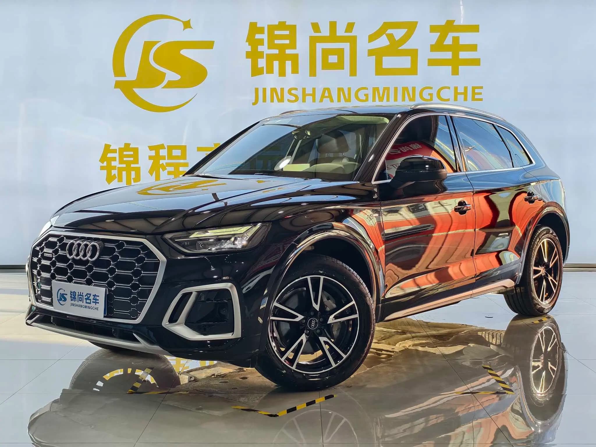 Audi Q5L 2025 г. 10932 км.
