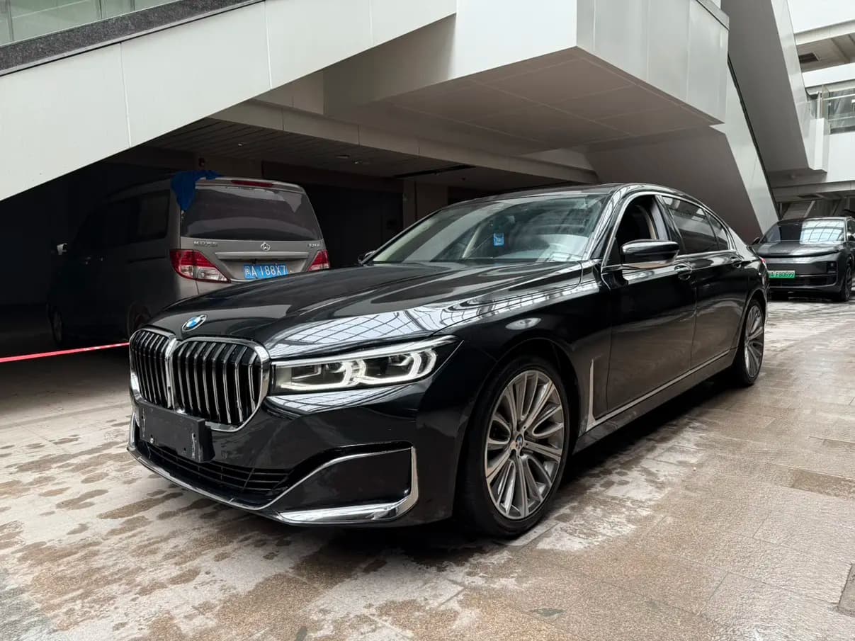 BMW 7 Series 2022 г. 63070 км.