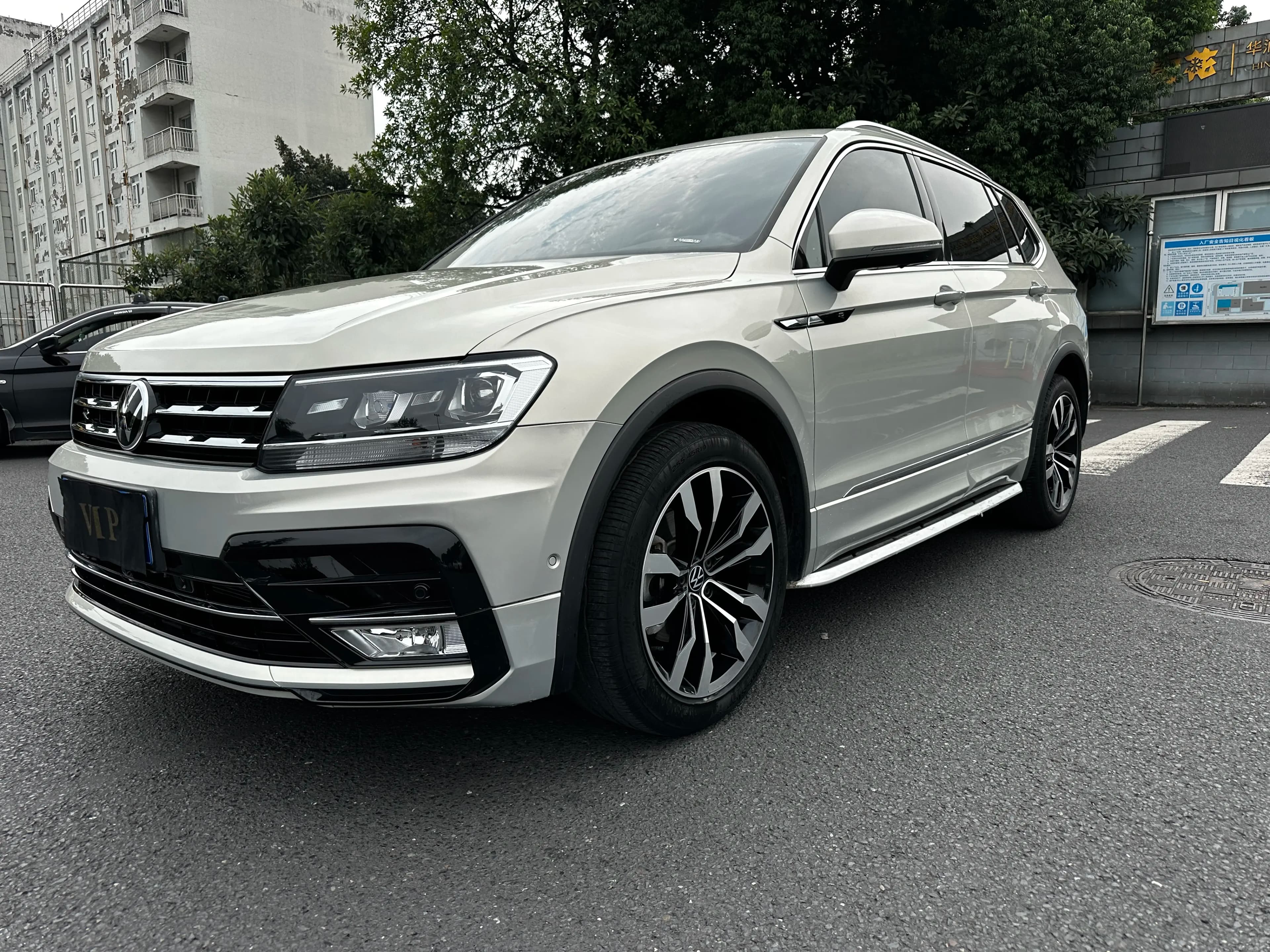 Volkswagen Tiguan L 2021 г. 12716 км.