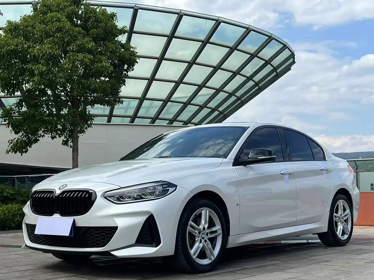 BMW 1 Series 2022 г. 61273 км.