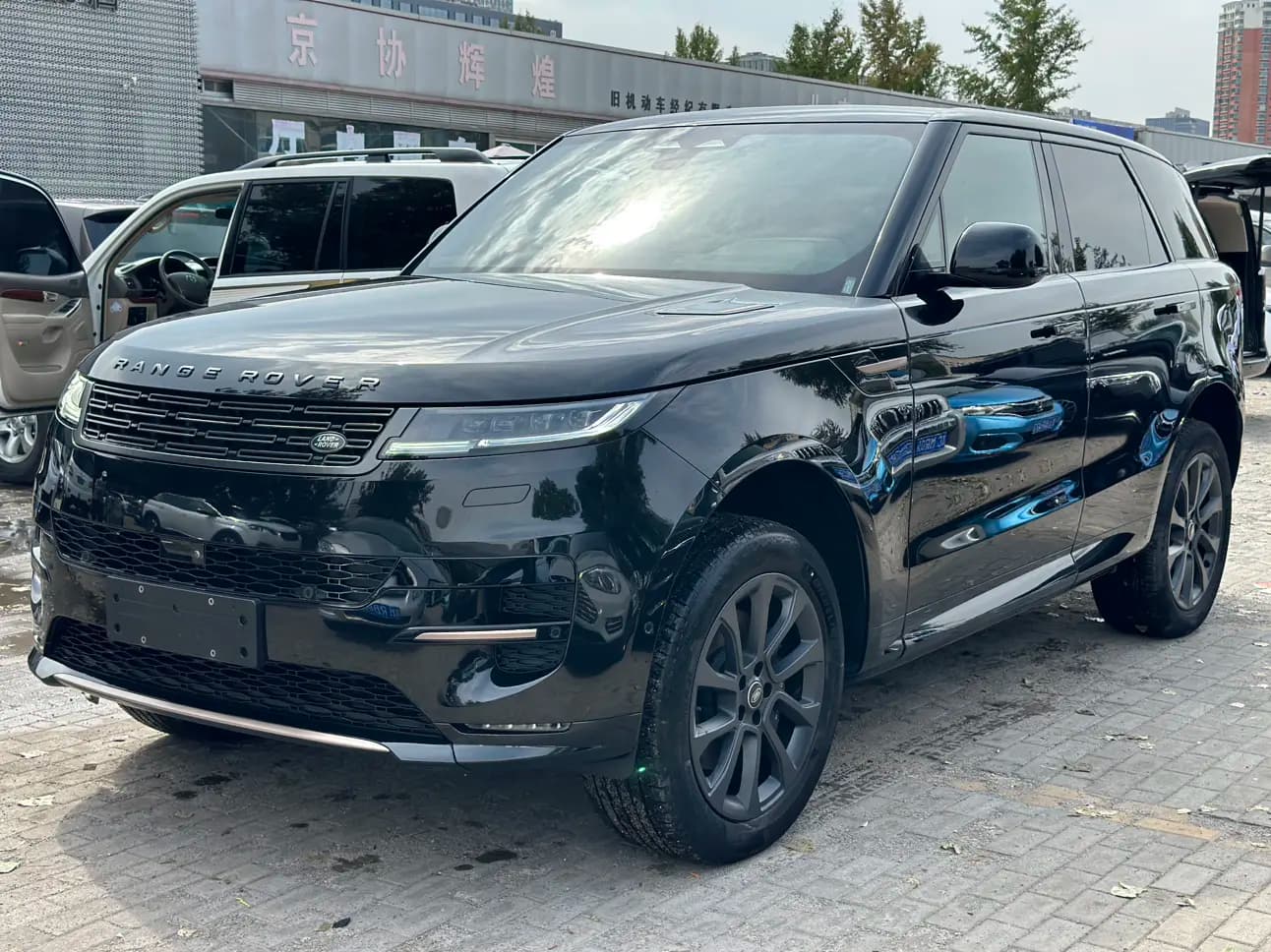 Land Rover Range Rover Sport 2024 г. 13037 км.