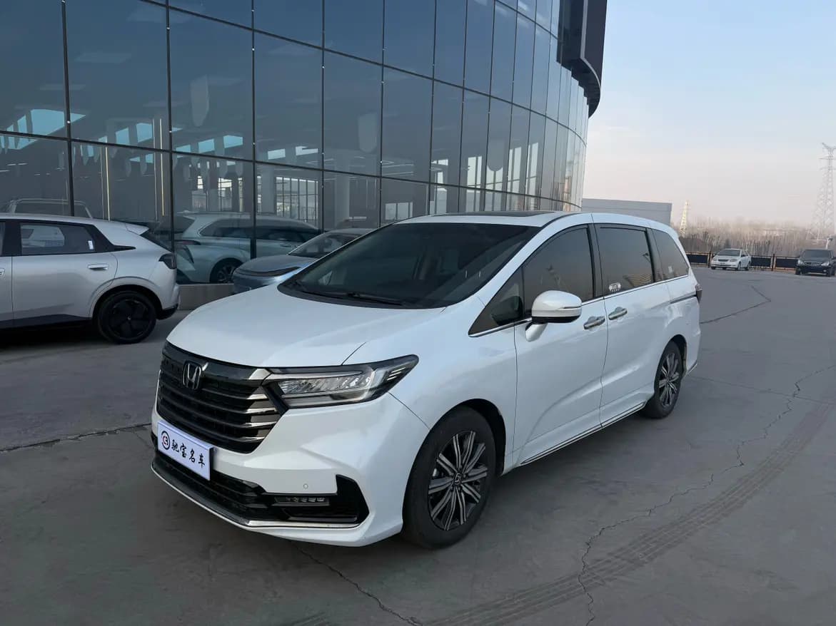 Honda Odyssey 2.0hyb CVT (215 л.с.) 2023 г. 55002 км