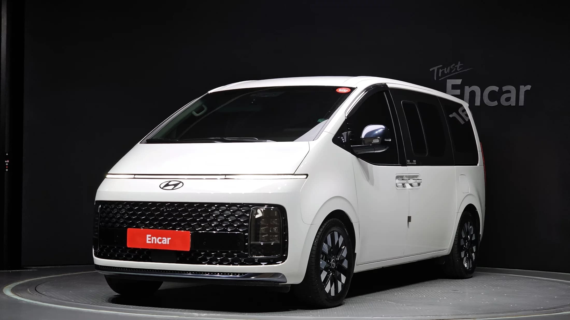 Hyundai Staria L3.5 Lounge 9-Seater Mobility, 2025 г. 24560 км.