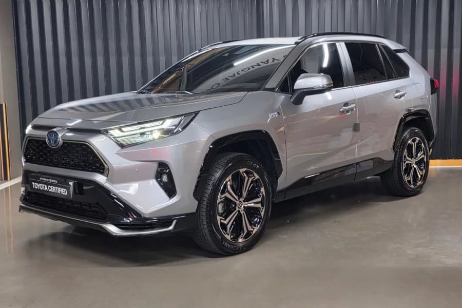 Toyota RAV4 2.5 4WD PHEV XSE, гибрид, 2024 г. 8175 км.