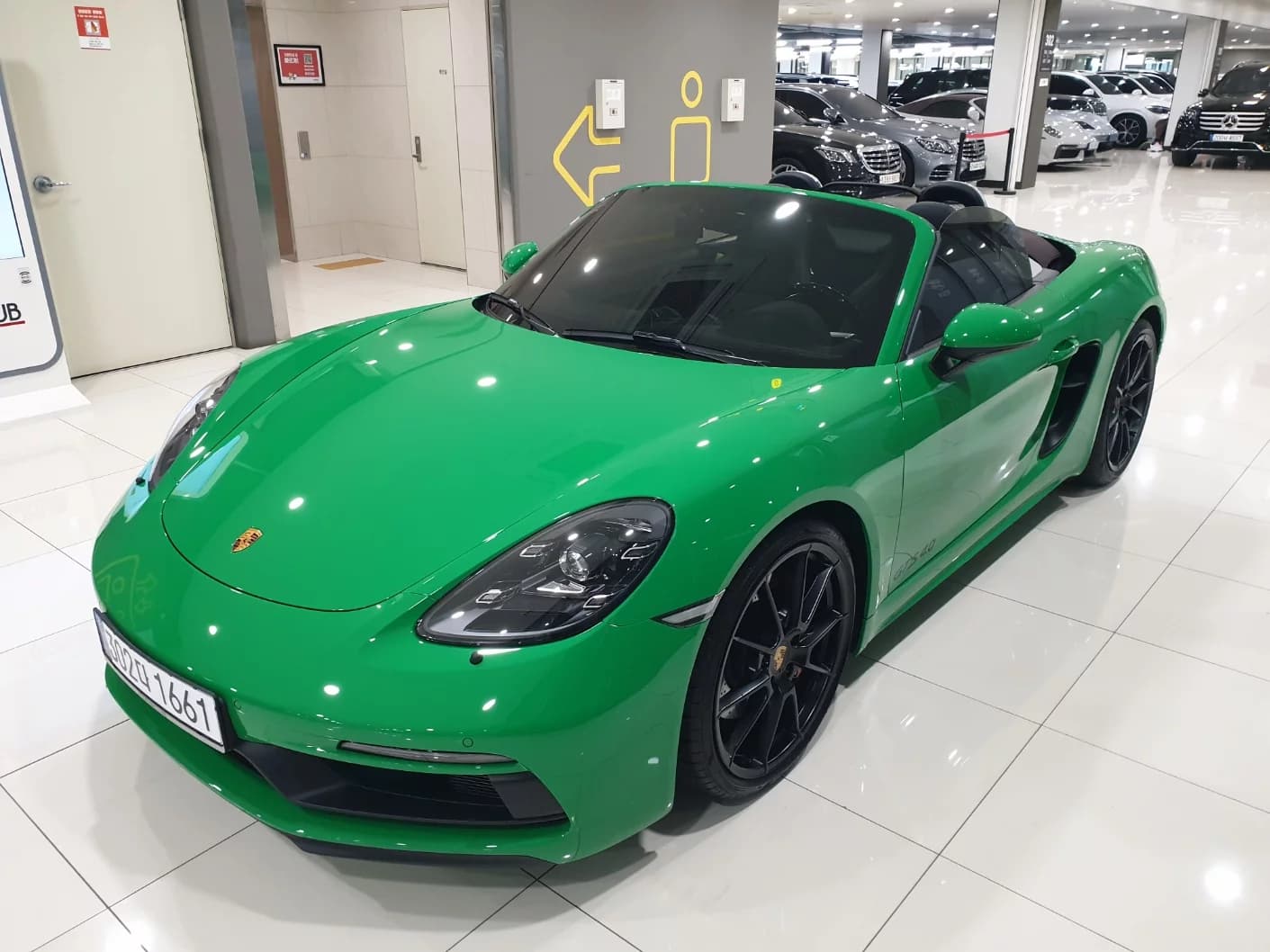 Porsche BOXSTER 4.0 GTS, 2023 г. 1852 км.